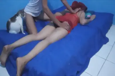 Pijat Plus Buat Istri Kesepian Suami Dinas, Memeknya Langsung Basah Digenjot Brutal